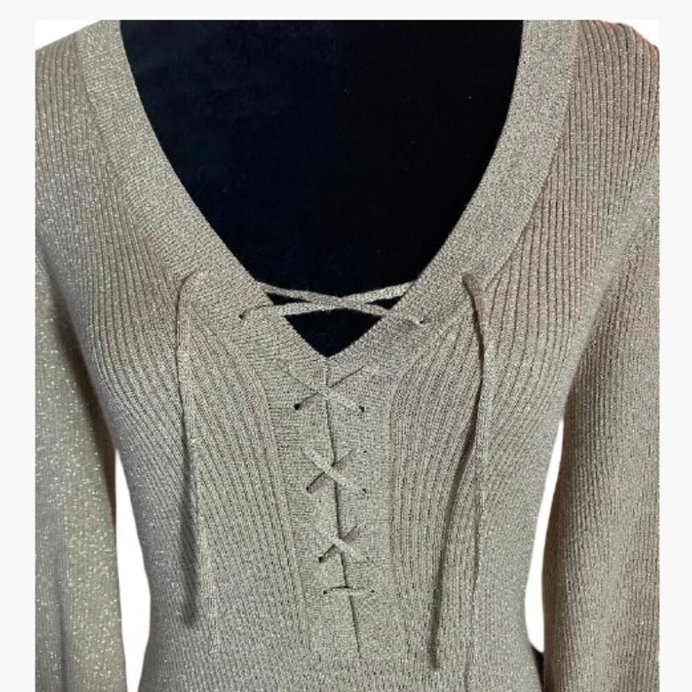 No Boundaries Lace Up Metallic Dress With V-Neckline Size Large EUC/Like New - Picture 4 of 8